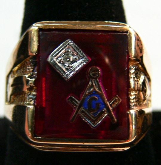 Picture of MENS MASONIC 10K GOLD RING SIZE 8