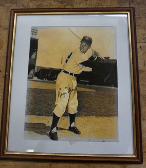 Picture of ROGER MARIS HAND SIGNED VINTAGE BLACK AND WHITE PHOTO WITH C.O.A