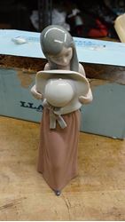 Picture of LLADRO FIGURINE "BASHFUL" #5007 COLLECTIBLE