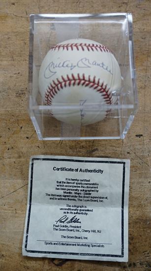 Picture of MICKEY MANTLE WILLIE MAYS DUKE SNIDER SIGNED RAWLINGS BASEBALL SIGN WITH COA. MINT CONDITION. IN CASE
