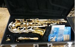Picture of Yamaha YAS-26 alto saxophone with case MINT CONDITION ,PRISTINE  GENTLY USED .PLEASE LOOK AT ALL THE PICTURES