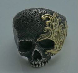 Picture of DAVID YURMAN LARGE SKULL STERLING SILVER RING WITH 18KT WAVES DESIGN SIZE 10.  31.2 GRAMS. PRE OWNED. VERY GOOD CONDITION. 852263-1. 