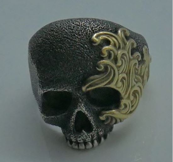 Picture of DAVID YURMAN LARGE SKULL STERLING SILVER RING WITH 18KT WAVES DESIGN SIZE 10.  31.2 GRAMS. PRE OWNED. VERY GOOD CONDITION. 852263-1. 