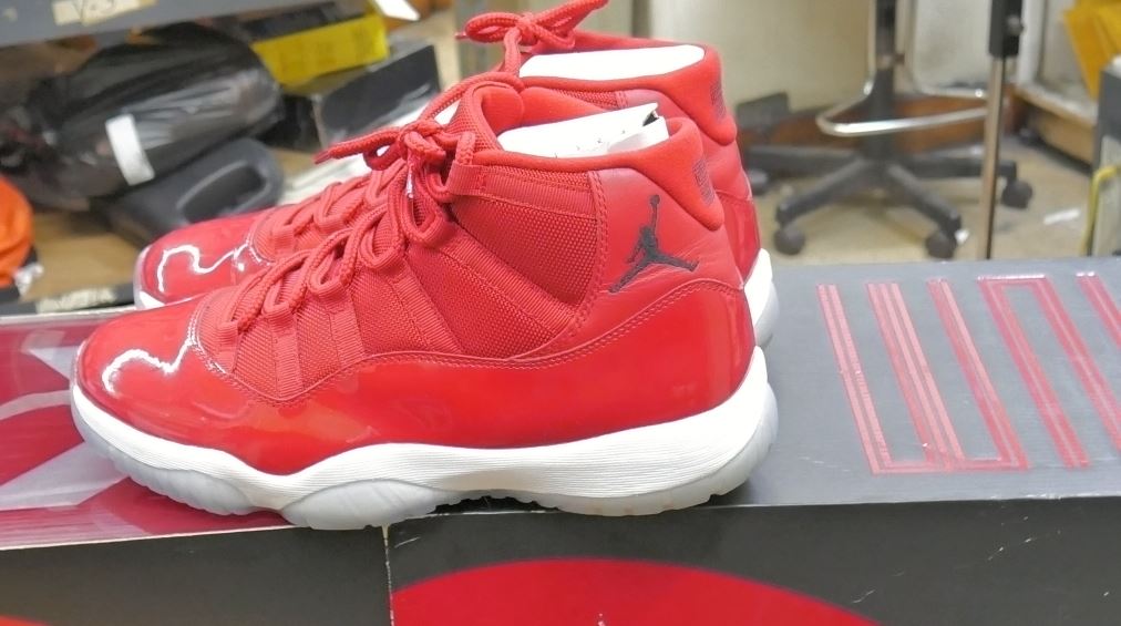 Jordan retro shop 11 rouge