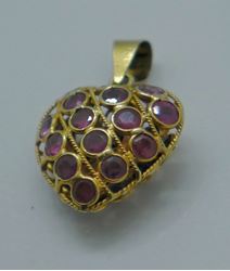 Picture of 18 KT YELLOW GOLD HEART SHAPED PENDANT WITH SAPPHIRES AND RUBIES. 1.1 GRAMS. PRE OWNED. VERY GOOD CONDITION. 
