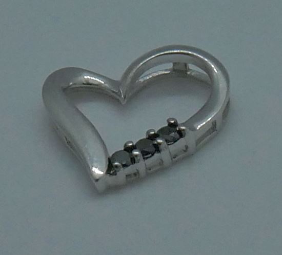 Picture of 10kt white gold heart pendant  with 3 black diamonds 0.9 grams 825641-2