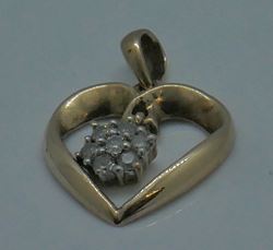 Picture of 10kt yellow gold heart pendant with 7 small round diamonds 2.1 grams 843375-2