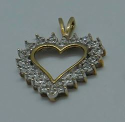 Picture of 10kt yellow gold diamond heart 1.8 grams with 20 round diamonds 0.12ctw 816054-2