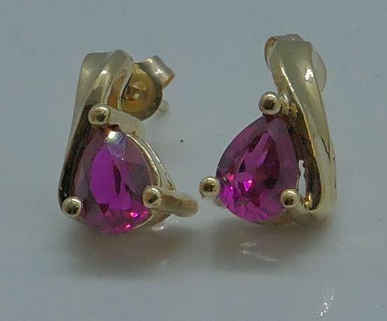 Picture of 14kt yellow gold earrings with red stones 2.1 grams 842874-3
