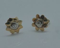 Picture of 14kt yellow gold sunflower gold earrings with diamonds 0.25pts, screw backs, 1.6 grams 823877-9