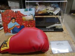 Picture of Muhammad Ali " Cassius Clay " Signed Everlast Boxing Glove RED WITH COA , PICTURE , BOX. VERY GOOD CONDITION. WITH COA. BOX HAVE A LITTLE DAMAGE. NOTE- ONLY GLOVE SIGNED. 